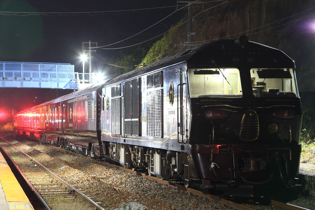 鉄路の彼方へ 大草駅でななつ星をバルブ撮影 鉄旅フォト紀行 鉄路の彼方へ