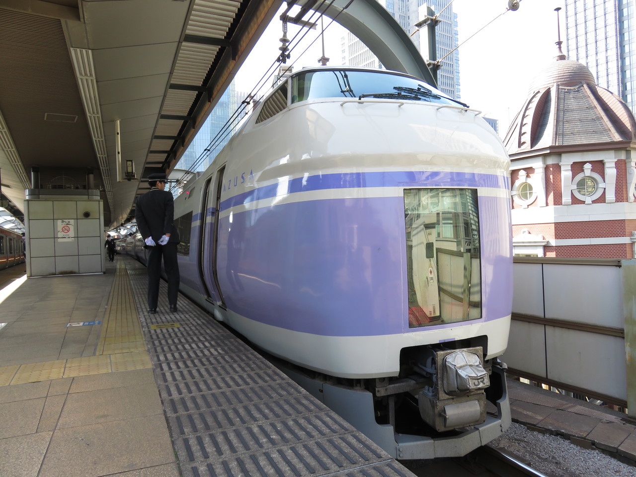 28 02 28 スーパーあずさで東京駅へ小旅行 ほんの少しの鉄分と