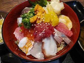 新橋 魚まみれ眞吉 しんきち ランチ 豪華海鮮丼