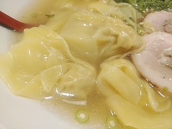 新橋ランチ 本丸亭 ほんまるてい 海老ワンタン入り塩ラーメン