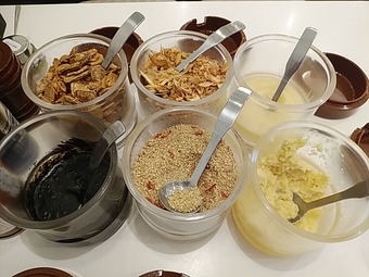 新橋ランチ みそ熊 みそくま 北海道味噌ラーメン 薬味 味変