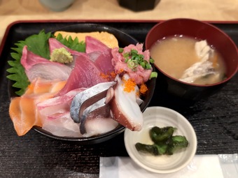 おまかせ海鮮丼 1250円 人形町 ザ築地 ランチ