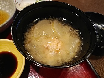 ニュー新橋ビル ユック 新橋店 ランチ海鮮丼 石狩汁