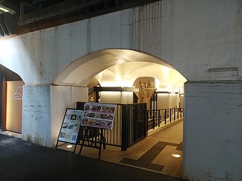 アテニヨル 日比谷OKUROJ 新橋側入り口