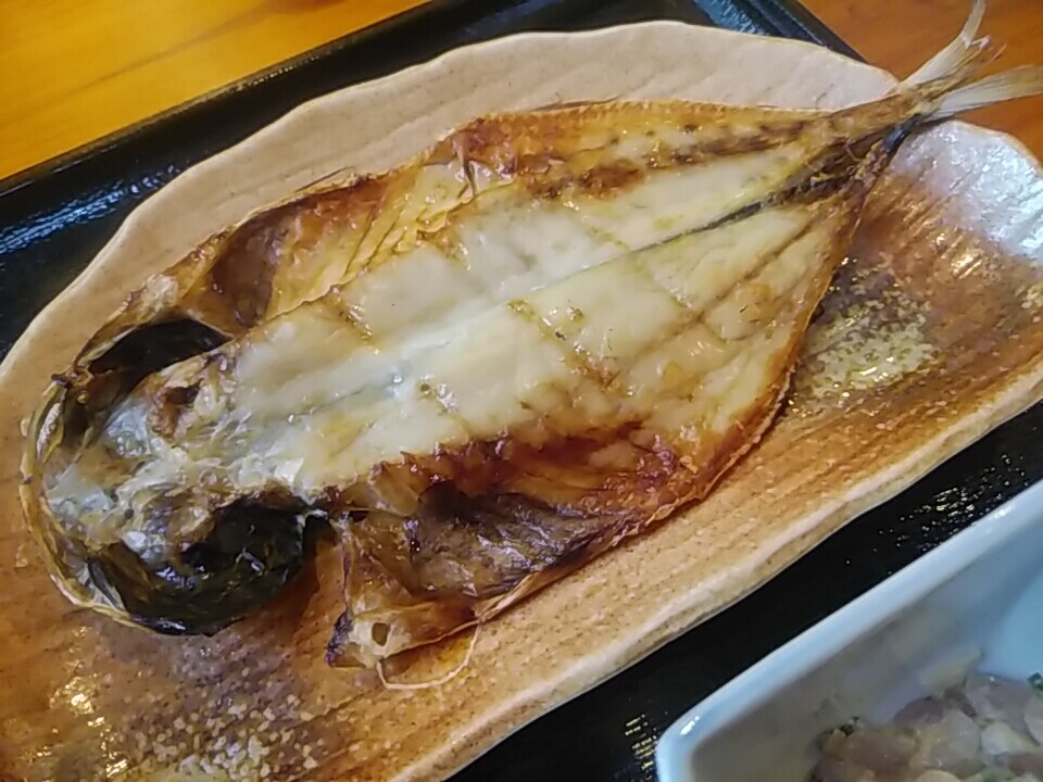 新橋 みこ市場 あじ定食 アジの干物となめろうを堪能できる あら汁が美味い 汐留 新橋 銀座 B級 ランチ グルメ