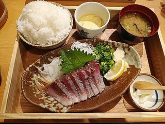GEMS新橋 土佐清水ワールド新橋店ランチ 宿毛ぶりの藁焼き定食