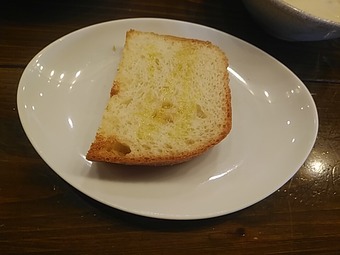 新橋オストレア ランチ パン