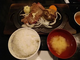 銀座 牛庵 ぎゅうあん ランチ 神戸牛ハンバーグとサービスステーキコンボ
