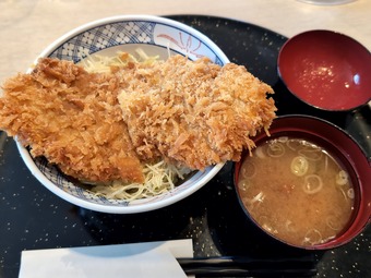 わらじカツ丼 埼玉上尾 リバーサイドフェニックスゴルフクラブ