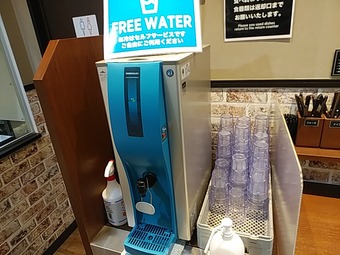 新橋ランチ 感動の肉と米 新橋店 ランチ 給水機