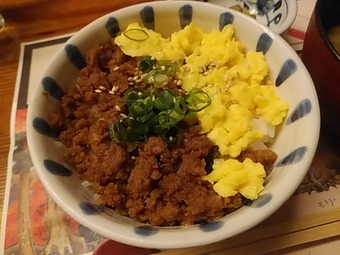 ハーフ鶏そぼろ丼 赤坂うまや コース 呑み放題付き