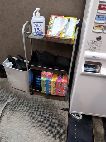 紙エプロン ティッシュ 券売機 新橋汐留 さぶ郎 さぶろう