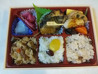 東京駅構内 おこわ米八 よねはち 東京駅限定グランスタ幕の内
