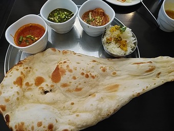 銀座インド料理カーンケバブビリヤニ 三種類のカレーランチ