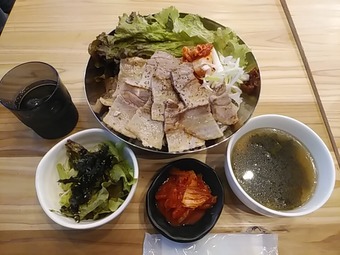 新橋ランチ 新橋駅前ビル 韓兵衛 かんべえ ランチ サムギョプサル丼