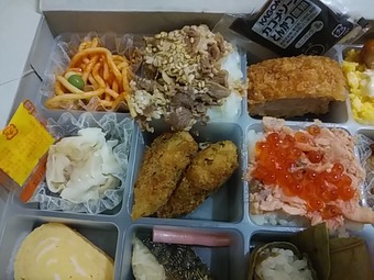 中身1 ゐざさ茶屋 いざさ茶屋 東京駅グランスタ店 美味万彩彩り弁当