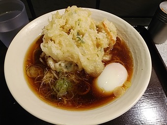 新橋ランチ 立ち食いそば 路麺 かめや 元祖天玉そば