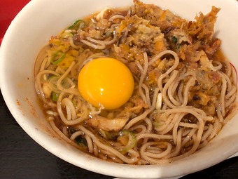 秋の味覚かき揚げ天玉そば 東京駅改札内立ち食いそば いろり庵きらく