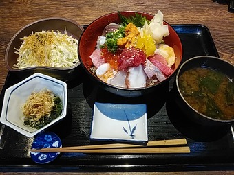 新橋 魚まみれ眞吉 しんきち ランチ 豪華海鮮丼