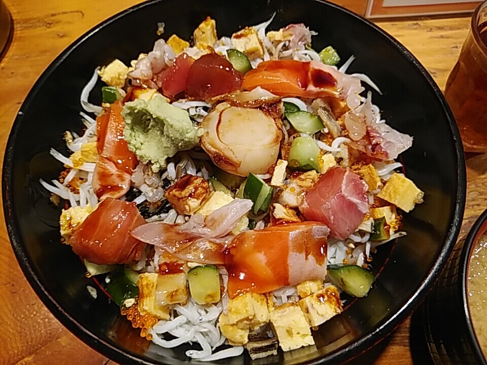 築地 河岸頭 かしがしら 海鮮ちらし丼 税別10円 汐留 新橋 銀座 B級 ランチ グルメ