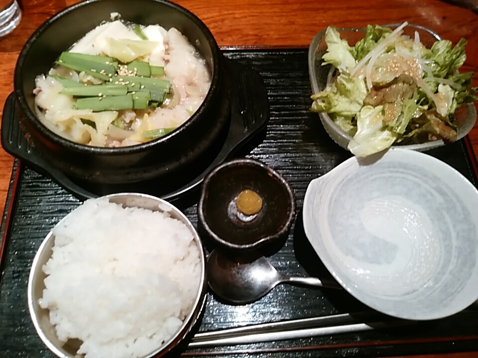 新橋 清水 Kakurega 塩モツ鍋 980円 本気に美味い 脳汁レベル 汐留 新橋 銀座 B級 ランチ グルメ 新橋 清水 Kakurega 塩モツ鍋 980円 本気に美味い 脳汁レベル 汐留 新橋 銀座 B級 ランチ グルメ