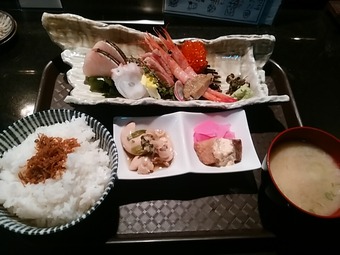 新橋 屯 たむろ tamuro ランチ 刺身定食