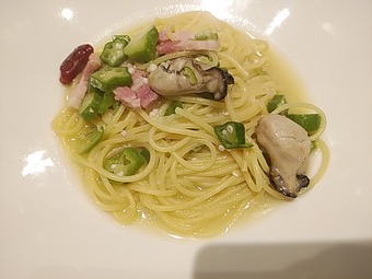銀座オイスターテーブルランチ 牡蠣汁たっぷりのペペロンチーノ