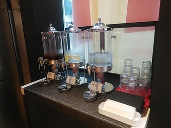 新橋ランチ 新橋ラーメン らぁ麺ドゥエイタリアン 給水機