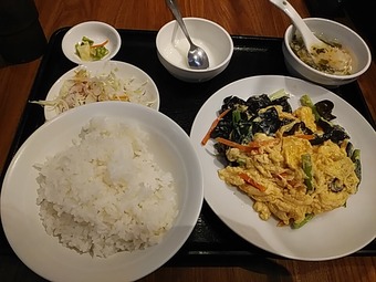 新橋ランチ ニイハオ ニーハオ 500円ワンコインランチ 卵野菜