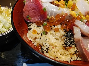 新橋 魚まみれ眞吉 しんきち ランチ 豪華海鮮丼 酢飯 赤酢