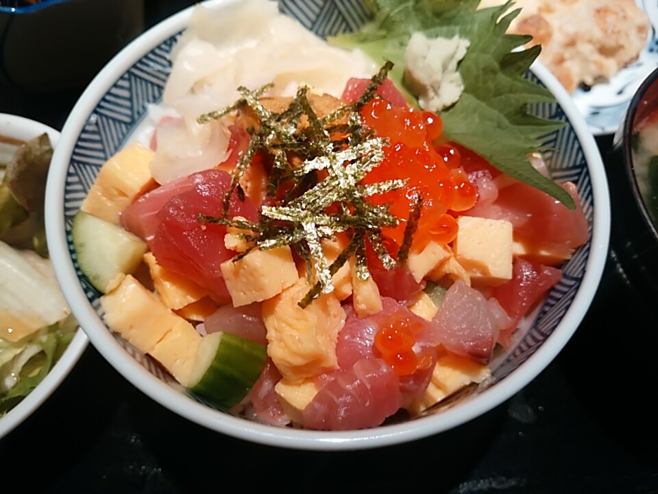 さかな一番 築地店 海鮮ばらちらし 700円 500円 ランチパスポート 汐留 新橋 銀座 B級 ランチ グルメ