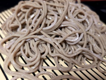 韃靼そば ダッタン蕎麦 ネギ汁 京橋 恵み屋 路面 立ち食いそば名店