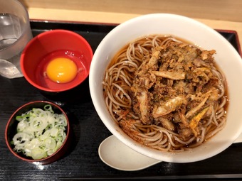 秋の味覚かき揚げ天玉そば 東京駅改札内立ち食いそば いろり庵きらく