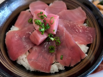 本鮪丼ハーフサイズ ランチ 泉カントリー倶楽部 本マグロ丼