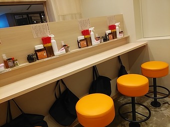 店内 沖縄そば専門店やんばる 汐留ランチ カレッタ汐留