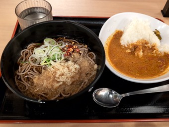 半よもだカレー半たぬきそばセット よもだそば有楽町店 立ち食いそば