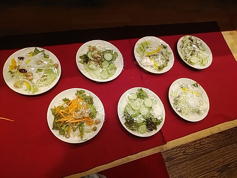 新橋 リザランの食べ放題ランチが復活していたぞー サラダ バケット 15穀米 ドリンクフリー 選べるメインディッシュ 海老グラタン 美味い 1000円 汐留 新橋 銀座 B級 ランチ グルメ