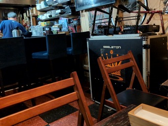 店内 新橋カレーハウス林 SEELETON セレトン キングビー KingBEE