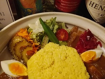 新橋ランチ 新橋駅前ビル 石垣島カレー ビストロスマイル ピクルス