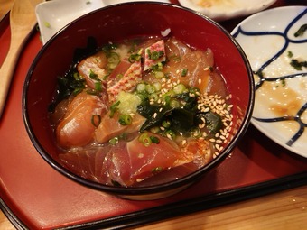 新橋三丁目魚市場 ランチ 鮮魚の漬けとミニ焼き魚定食 小鉢 茶漬け