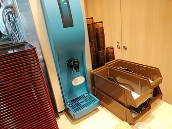 給水機 沖縄そば専門店やんばる 汐留ランチ カレッタ汐留