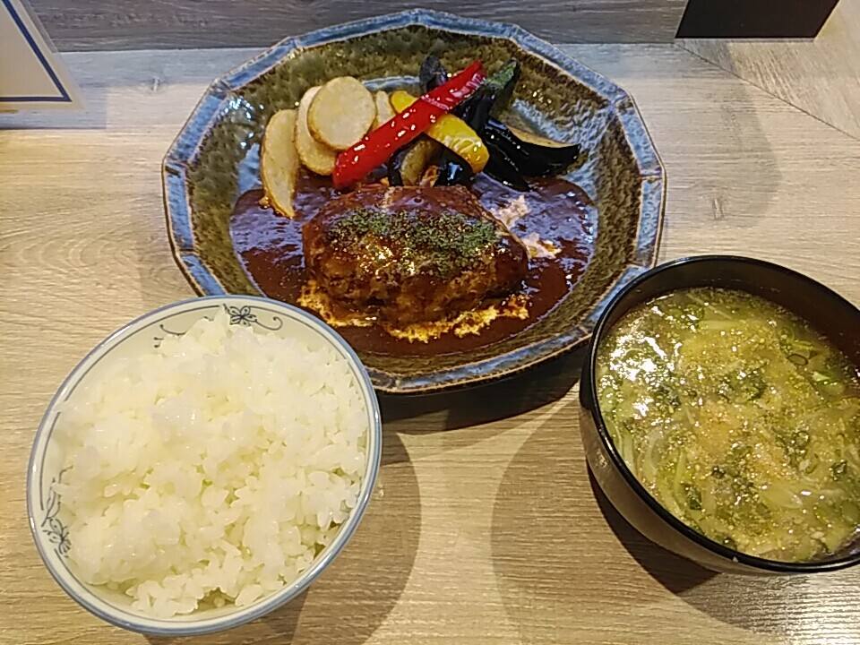 新橋 こやまん家 ハンバーグ 900円 コツゴツ仕様美味い スープは あれれ 意外な展開で満足 汐留 新橋 銀座 B級 ランチ グルメ 新橋 こやまん家 ハンバーグ 900円 コツゴツ仕様美味い スープは あれれ 意外な展開で満足 汐留 新橋 銀座 B級 ランチ グルメ