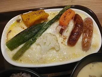 新橋プラチナフィッシュ ランチ 花畑牧場のラクレットグラタン