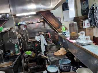 店内製麺機 浅草橋ひさご 立ち食いそば 自家製麺 八ちゃん