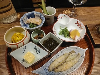 アテニヨル 日比谷OKUROJI 昼呑み 昼酔日本酒セット あて 5種