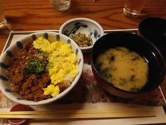 ハーフ鶏そぼろ丼 赤坂うまや コース 呑み放題付き