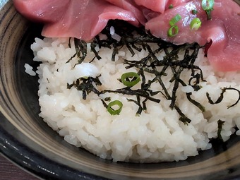 本鮪丼ハーフサイズ ランチ 泉カントリー倶楽部 本マグロ丼