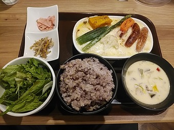 新橋プラチナフィッシュ ランチ 花畑牧場のラクレットグラタン