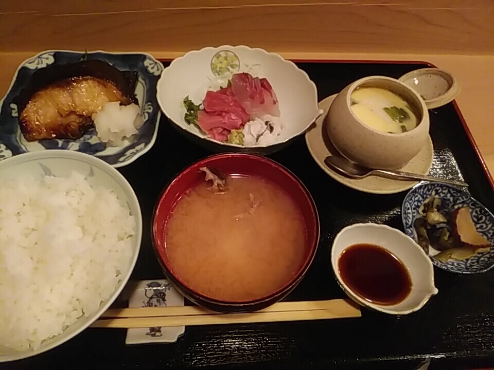 新橋 尚 なお 日替り 昼定食 すばらしく良い ギンダラ西京焼 刺身付き 10円 汐留 新橋 銀座 B級 ランチ グルメ