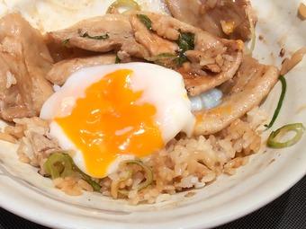 半熟玉子 炙り十勝豚丼 松屋 まつや 期間限定 新橋24時間営業